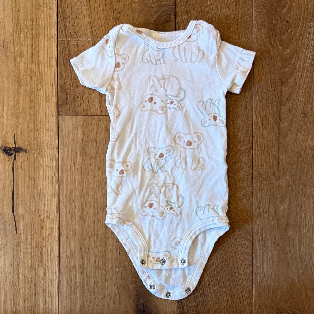 5/$25 Carter's White and Brown Baby Onesie with Bear Design 9 months